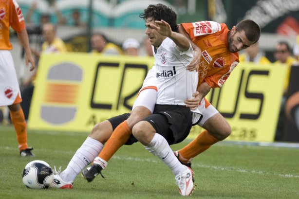 SP - CORINTHIANS/SP X VILA NOVA/GO - ESPORTES - durante a partida válida pelo returno do Campeonato Brasileiro Serie B, realizado no estádio do Pacaembu, zona oeste da cidade, neste sábado a tarde