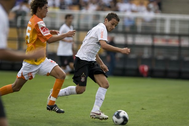 SP - CORINTHIANS/SP X VILA NOVA/GO - ESPORTES - durante a partida válida pelo returno do Campeonato Brasileiro Serie B, realizado no estádio do Pacaembu, zona oeste da cidade, neste sábado a tarde