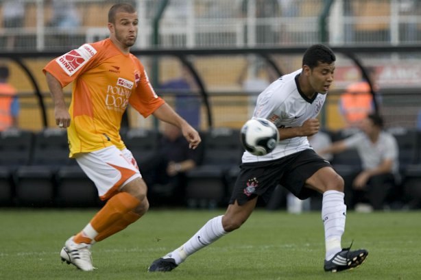 SP - CORINTHIANS/SP X VILA NOVA/GO - ESPORTES - durante a partida válida pelo returno do Campeonato Brasileiro Serie B, realizado no estádio do Pacaembu, zona oeste da cidade, neste sábado a tarde