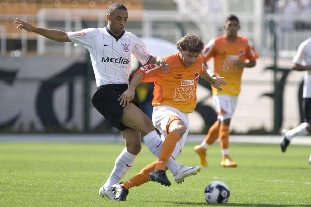 SP - CORINTHIANS/SP X VILA NOVA/GO - ESPORTES - durante a partida válida pelo returno do Campeonato Brasileiro Serie B, realizado no estádio do Pacaembu, zona oeste da cidade, neste sábado a tarde