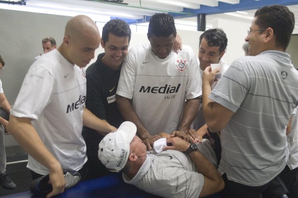 SP - CORINTHIANS/SP X VILA NOVA/GO - ESPORTES - nos vestiários antes da partida válida pelo returno do Campeonato Brasileiro Serie B, realizado no estádio do Pacaembu, zona oeste da cidade, neste sábado a tarde