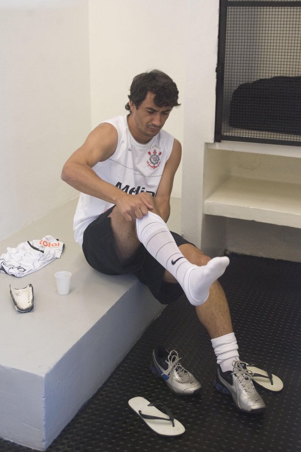 SP - CORINTHIANS/SP X VILA NOVA/GO - ESPORTES - nos vestiários antes da partida válida pelo returno do Campeonato Brasileiro Serie B, realizado no estádio do Pacaembu, zona oeste da cidade, neste sábado a tarde
