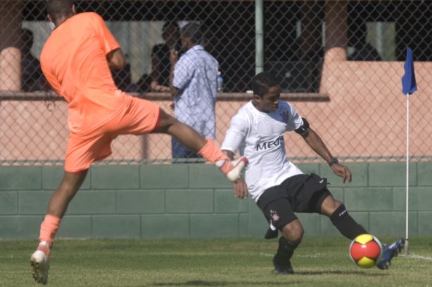 Durante jogo-treino do Corinthians contra o União Barbarense, realizado esta tarde no Spa Sport Resort, na cidade de Itu, interior de São Paulo, durante a pre-temporada de 2009; O time faz sua estreia no Campeonato Paulista no dia 22/01, contra o Barueri, no Pacaembu