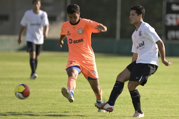 Durante jogo-treino do Corinthians contra o União Barbarense, realizado esta tarde no Spa Sport Resort, na cidade de Itu, interior de São Paulo, durante a pre-temporada de 2009; O time faz sua estreia no Campeonato Paulista no dia 22/01, contra o Barueri, no Pacaembu