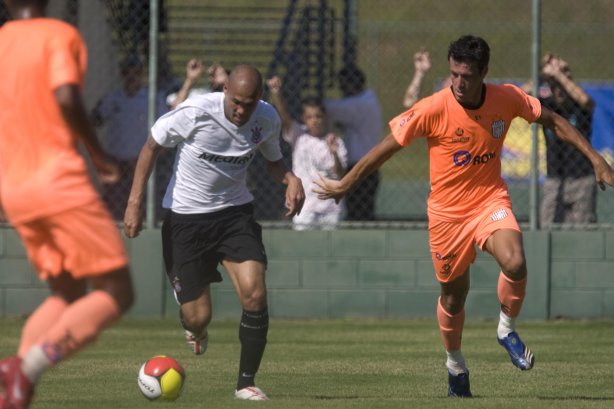 Durante jogo-treino do Corinthians contra o União Barbarense, realizado esta tarde no Spa Sport Resort, na cidade de Itu, interior de São Paulo, durante a pre-temporada de 2009; O time faz sua estreia no Campeonato Paulista no dia 22/01, contra o Barueri, no Pacaembu