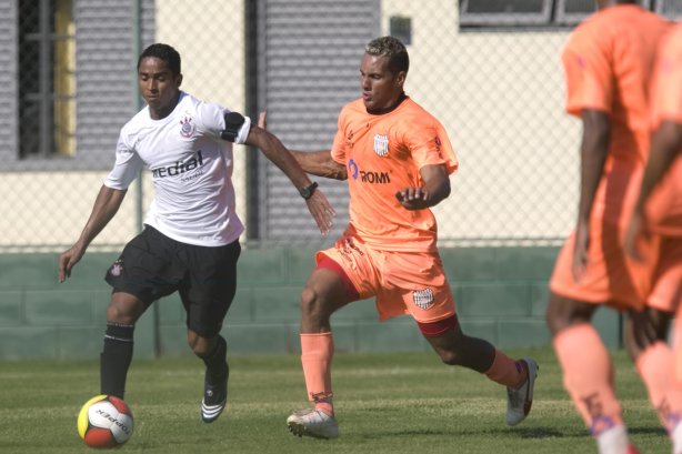 Durante jogo-treino do Corinthians contra o União Barbarense, realizado esta tarde no Spa Sport Resort, na cidade de Itu, interior de São Paulo, durante a pre-temporada de 2009; O time faz sua estreia no Campeonato Paulista no dia 22/01, contra o Barueri, no Pacaembu