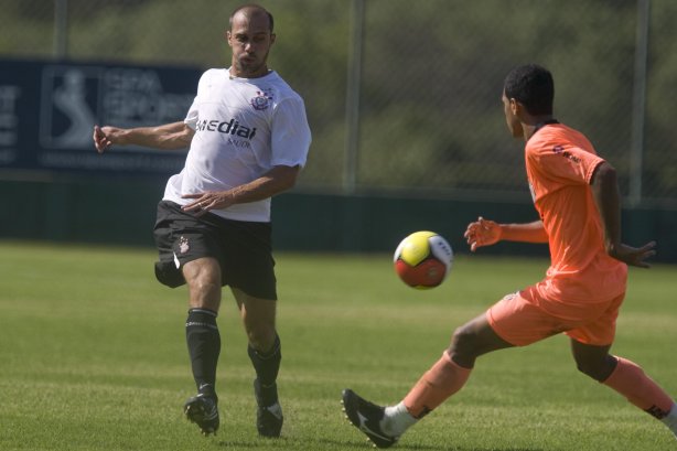 Durante jogo-treino do Corinthians contra o União Barbarense, realizado esta tarde no Spa Sport Resort, na cidade de Itu, interior de São Paulo, durante a pre-temporada de 2009; O time faz sua estreia no Campeonato Paulista no dia 22/01, contra o Barueri, no Pacaembu