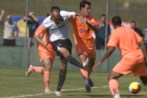 Durante jogo-treino do Corinthians contra o União Barbarense, realizado esta tarde no Spa Sport Resort, na cidade de Itu, interior de São Paulo, durante a pre-temporada de 2009; O time faz sua estreia no Campeonato Paulista no dia 22/01, contra o Barueri, no Pacaembu