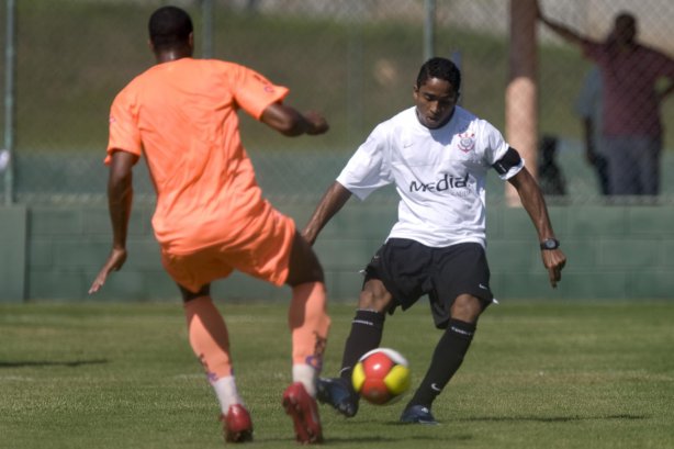 Durante jogo-treino do Corinthians contra o União Barbarense, realizado esta tarde no Spa Sport Resort, na cidade de Itu, interior de São Paulo, durante a pre-temporada de 2009; O time faz sua estreia no Campeonato Paulista no dia 22/01, contra o Barueri, no Pacaembu