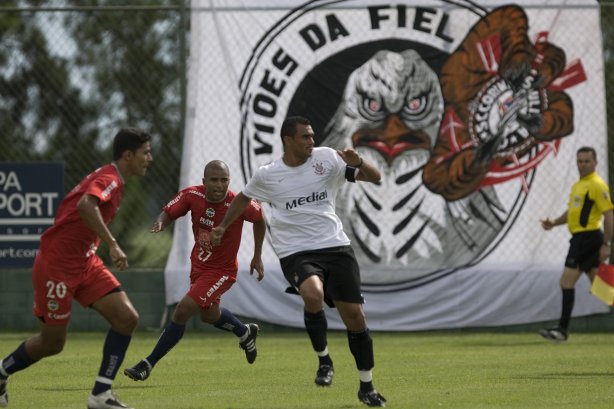 Durante o jogo-treino do Corinthians contra o São José realizado esta tarde no Spa Sport Resort, na cidade de Itu, interior de São Paulo, durante a pre-temporada de 2009; O time faz sua estreia no Campeonato Paulista no dia 22/01, contra o Barueri, no Pacaembu