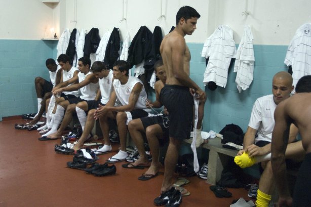 MARILIA X CORINTHIANS/SP - nos vestiários antes do jogo realizado esta noite no estádio Bento de Abreu, em Marilia, interior de São Paulo, válido pelo Campeonato Paulista de 2009