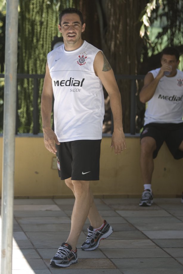 Chicão durante o alogamento realizado esta manhã no Hotel Beira Rio em Itumbiara, interior de Goias. O time joga hoje a noite, quarta-feira, 04/03, pelo Copa do Brasil, contra o Itumbiara/GO, no estádio JK em Itumbiara/GO