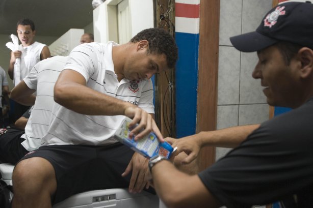 MARILIA X CORINTHIANS/SP - nos vestiários antes do jogo realizado esta noite no estádio Bento de Abreu, em Marilia, interior de São Paulo, válido pelo Campeonato Paulista de 2009
