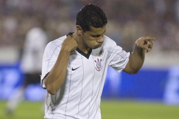 ITUMBIARA/GO X CORINTHIANS/SP - em um lance durante o jogo realizado esta noite no estádio JK, em Itumbiara, interior de Goias, válido pela Copa do Brasil de 2009, jogo de ida