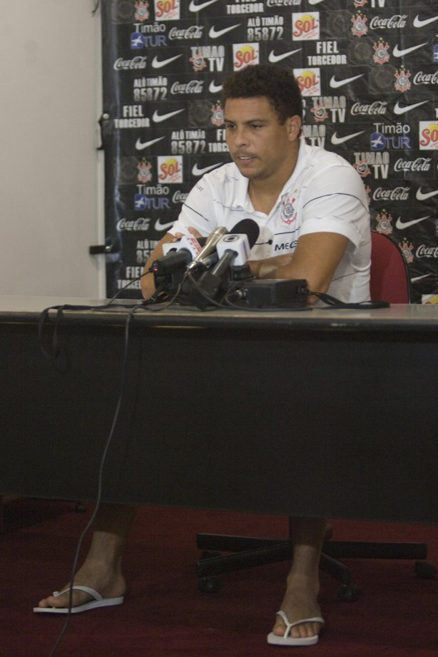 Ronaldo durante entrevista coletiva realizada esta tarde no Hotel Beira-Rio de Itumbiara. O Corinthians joga domingo, 08/03 a tarde, pelo Campeonato Paulista 2009, contra o Palmeiras, no estádio Eduardo José Farah, em Presidente Prudente