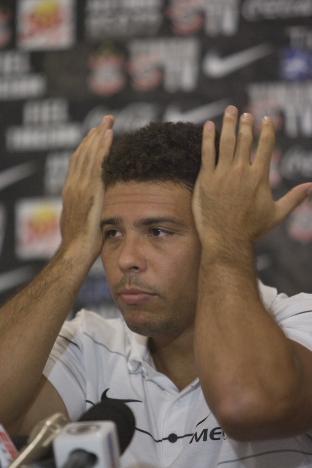 Ronaldo durante entrevista coletiva realizada esta tarde no Hotel Beira-Rio de Itumbiara. O Corinthians joga domingo, 08/03 a tarde, pelo Campeonato Paulista 2009, contra o Palmeiras, no estádio Eduardo José Farah, em Presidente Prudente