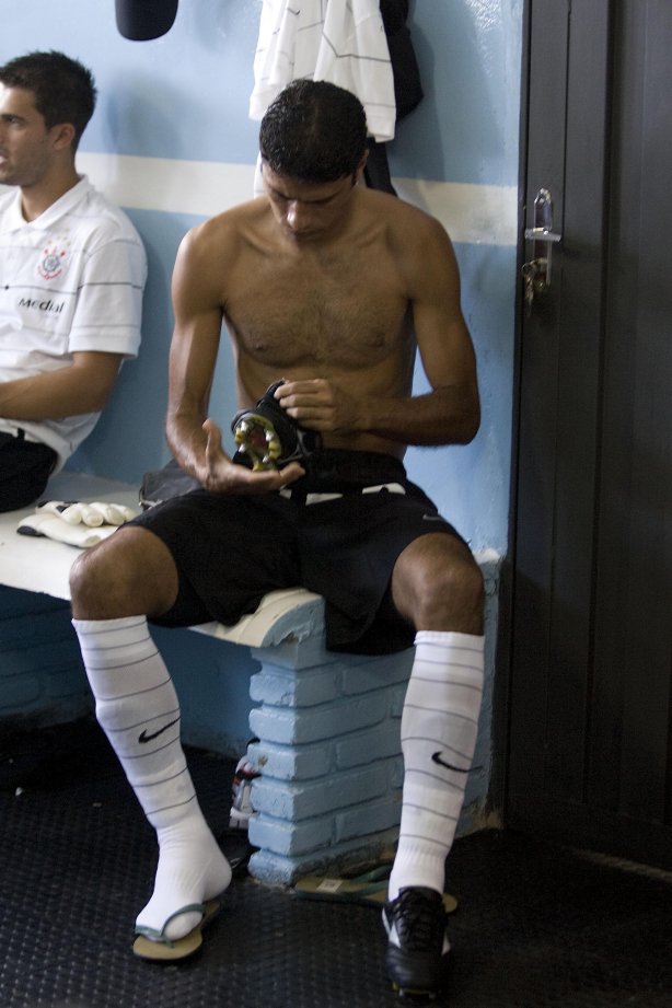 Presidente Prudente/SP - ESPORTES - PALMEIRAS/SP X CORINTHIANS/SP - nos vestiários antes do jogo realizado esta tarde no estádio Eduardo José Farh, em Presidente Prudente, interior de São Paulo, válido pelo Campeonato Paulista de 2009