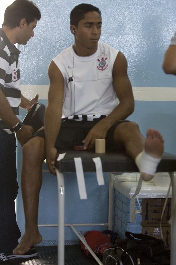 Presidente Prudente/SP - ESPORTES - PALMEIRAS/SP X CORINTHIANS/SP - nos vestiários antes do jogo realizado esta tarde no estádio Eduardo José Farh, em Presidente Prudente, interior de São Paulo, válido pelo Campeonato Paulista de 2009