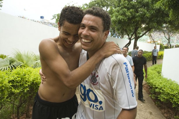 Presidente Prudente/SP - ESPORTES - PALMEIRAS/SP X CORINTHIANS/SP - em um lance durante o jogo realizado esta tarde no estádio Eduardo José Farh, em Presidente Prudente, interior de São Paulo, válido pelo Campeonato Paulista de 2009