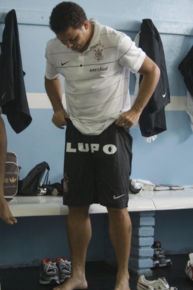 Presidente Prudente/SP - ESPORTES - PALMEIRAS/SP X CORINTHIANS/SP - nos vestiários antes do jogo realizado esta tarde no estádio Eduardo José Farh, em Presidente Prudente, interior de São Paulo, válido pelo Campeonato Paulista de 2009
