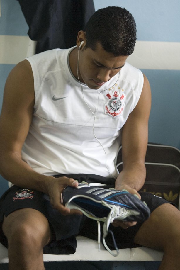 Presidente Prudente/SP - ESPORTES - PALMEIRAS/SP X CORINTHIANS/SP - nos vestiários antes do jogo realizado esta tarde no estádio Eduardo José Farh, em Presidente Prudente, interior de São Paulo, válido pelo Campeonato Paulista de 2009