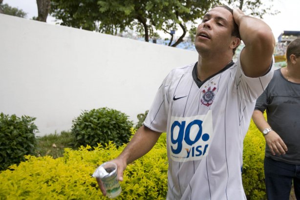 Presidente Prudente/SP - ESPORTES - PALMEIRAS/SP X CORINTHIANS/SP - em um lance durante o jogo realizado esta tarde no estádio Eduardo José Farh, em Presidente Prudente, interior de São Paulo, válido pelo Campeonato Paulista de 2009
