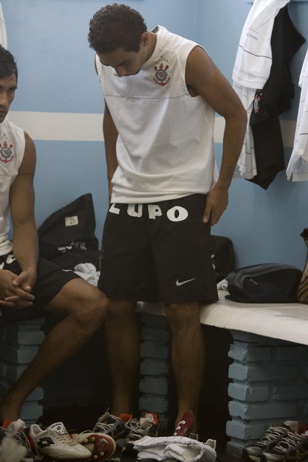 Presidente Prudente/SP - ESPORTES - PALMEIRAS/SP X CORINTHIANS/SP - nos vestiários antes do jogo realizado esta tarde no estádio Eduardo José Farh, em Presidente Prudente, interior de São Paulo, válido pelo Campeonato Paulista de 2009