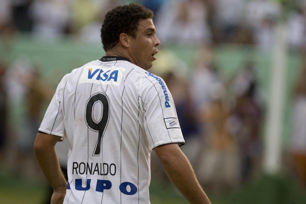 Presidente Prudente/SP - ESPORTES - PALMEIRAS/SP X CORINTHIANS/SP - em um lance durante o jogo realizado esta tarde no estádio Eduardo José Farh, em Presidente Prudente, interior de São Paulo, válido pelo Campeonato Paulista de 2009