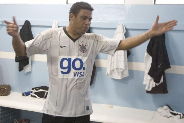 Presidente Prudente/SP - ESPORTES - PALMEIRAS/SP X CORINTHIANS/SP - em um lance durante o jogo realizado esta tarde no estádio Eduardo José Farh, em Presidente Prudente, interior de São Paulo, válido pelo Campeonato Paulista de 2009