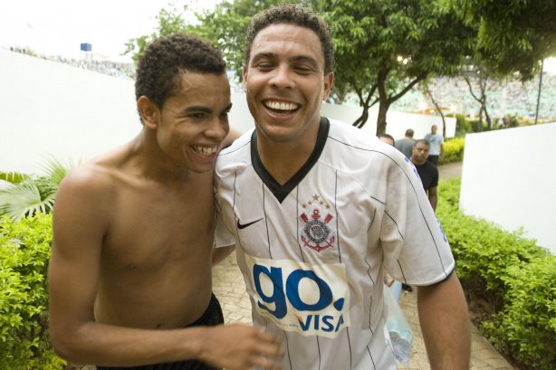 Presidente Prudente/SP - ESPORTES - PALMEIRAS/SP X CORINTHIANS/SP - em um lance durante o jogo realizado esta tarde no estádio Eduardo José Farh, em Presidente Prudente, interior de São Paulo, válido pelo Campeonato Paulista de 2009