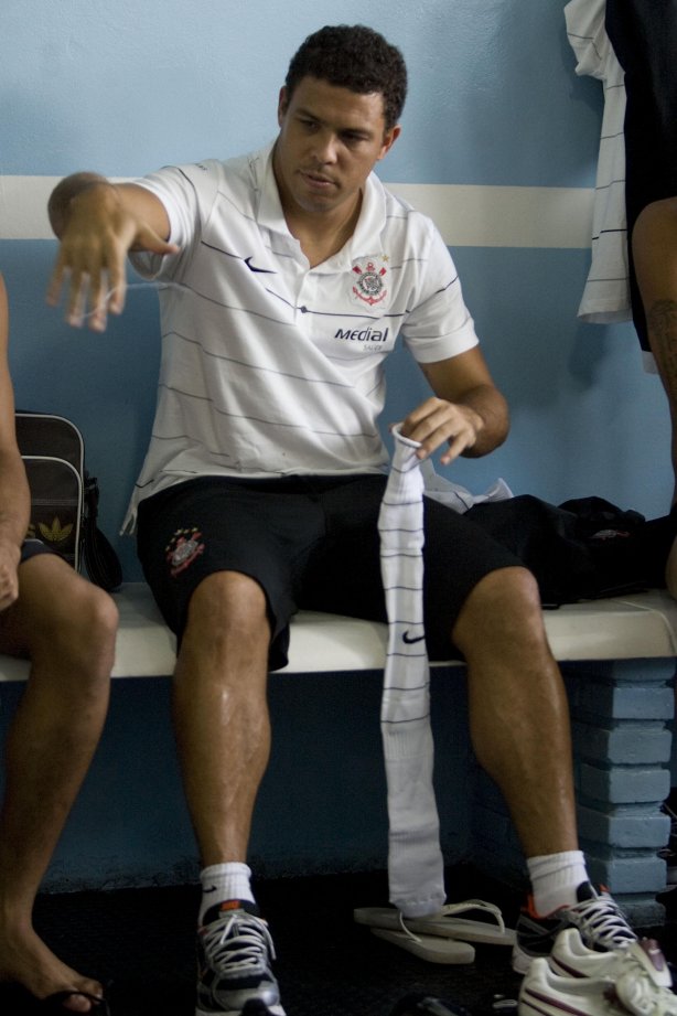 Presidente Prudente/SP - ESPORTES - PALMEIRAS/SP X CORINTHIANS/SP - nos vestiários antes do jogo realizado esta tarde no estádio Eduardo José Farh, em Presidente Prudente, interior de São Paulo, válido pelo Campeonato Paulista de 2009