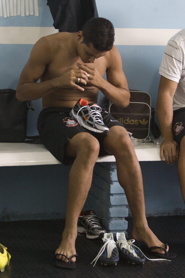Presidente Prudente/SP - ESPORTES - PALMEIRAS/SP X CORINTHIANS/SP - nos vestiários antes do jogo realizado esta tarde no estádio Eduardo José Farh, em Presidente Prudente, interior de São Paulo, válido pelo Campeonato Paulista de 2009