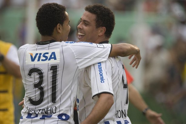 Presidente Prudente/SP - ESPORTES - PALMEIRAS/SP X CORINTHIANS/SP - em um lance durante o jogo realizado esta tarde no estádio Eduardo José Farh, em Presidente Prudente, interior de São Paulo, válido pelo Campeonato Paulista de 2009