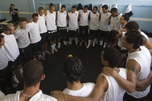 Presidente Prudente/SP - ESPORTES - PALMEIRAS/SP X CORINTHIANS/SP - nos vestiários antes do jogo realizado esta tarde no estádio Eduardo José Farh, em Presidente Prudente, interior de São Paulo, válido pelo Campeonato Paulista de 2009