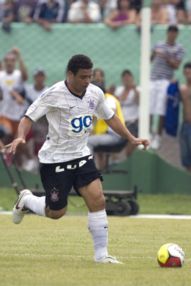 Presidente Prudente/SP - ESPORTES - PALMEIRAS/SP X CORINTHIANS/SP - em um lance durante o jogo realizado esta tarde no estádio Eduardo José Farh, em Presidente Prudente, interior de São Paulo, válido pelo Campeonato Paulista de 2009
