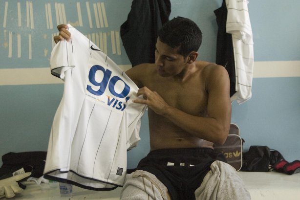 Presidente Prudente/SP - ESPORTES - PALMEIRAS/SP X CORINTHIANS/SP - em um lance durante o jogo realizado esta tarde no estádio Eduardo José Farh, em Presidente Prudente, interior de São Paulo, válido pelo Campeonato Paulista de 2009