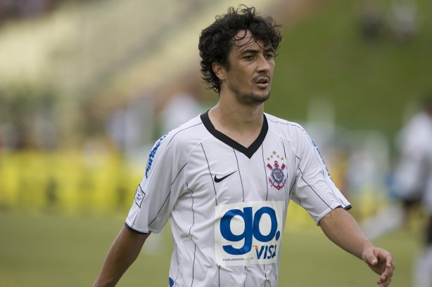 Presidente Prudente/SP - ESPORTES - PALMEIRAS/SP X CORINTHIANS/SP - em um lance durante o jogo realizado esta tarde no estádio Eduardo José Farh, em Presidente Prudente, interior de São Paulo, válido pelo Campeonato Paulista de 2009