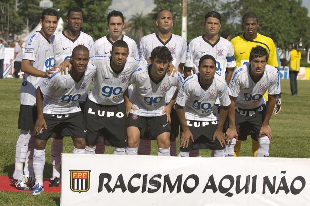 Presidente Prudente/SP - ESPORTES - PALMEIRAS/SP X CORINTHIANS/SP - em um lance durante o jogo realizado esta tarde no estádio Eduardo José Farh, em Presidente Prudente, interior de São Paulo, válido pelo Campeonato Paulista de 2009
