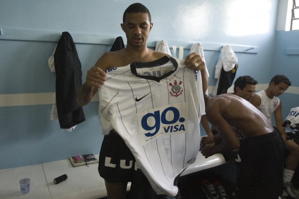Presidente Prudente/SP - ESPORTES - PALMEIRAS/SP X CORINTHIANS/SP - em um lance durante o jogo realizado esta tarde no estádio Eduardo José Farh, em Presidente Prudente, interior de São Paulo, válido pelo Campeonato Paulista de 2009