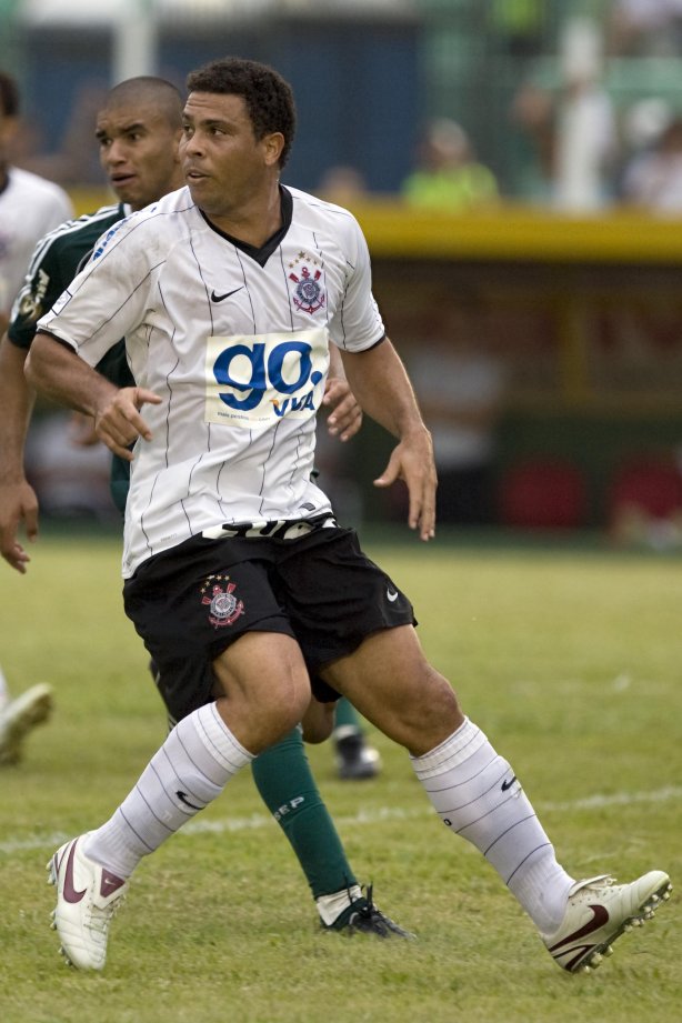 Presidente Prudente/SP - ESPORTES - PALMEIRAS/SP X CORINTHIANS/SP - em um lance durante o jogo realizado esta tarde no estádio Eduardo José Farh, em Presidente Prudente, interior de São Paulo, válido pelo Campeonato Paulista de 2009