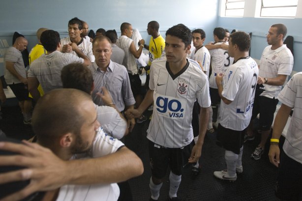 Presidente Prudente/SP - ESPORTES - PALMEIRAS/SP X CORINTHIANS/SP - em um lance durante o jogo realizado esta tarde no estádio Eduardo José Farh, em Presidente Prudente, interior de São Paulo, válido pelo Campeonato Paulista de 2009
