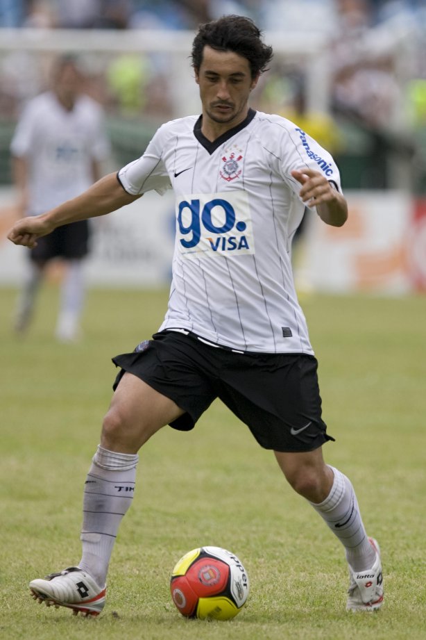 Presidente Prudente/SP - ESPORTES - PALMEIRAS/SP X CORINTHIANS/SP - em um lance durante o jogo realizado esta tarde no estádio Eduardo José Farh, em Presidente Prudente, interior de São Paulo, válido pelo Campeonato Paulista de 2009