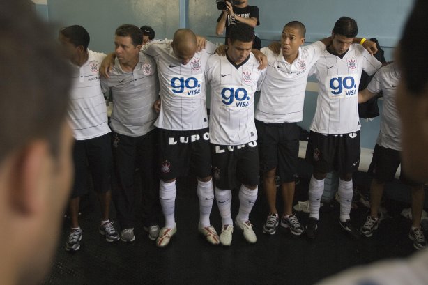 Presidente Prudente/SP - ESPORTES - PALMEIRAS/SP X CORINTHIANS/SP - em um lance durante o jogo realizado esta tarde no estádio Eduardo José Farh, em Presidente Prudente, interior de São Paulo, válido pelo Campeonato Paulista de 2009