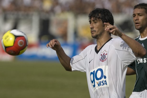 Presidente Prudente/SP - ESPORTES - PALMEIRAS/SP X CORINTHIANS/SP - em um lance durante o jogo realizado esta tarde no estádio Eduardo José Farh, em Presidente Prudente, interior de São Paulo, válido pelo Campeonato Paulista de 2009