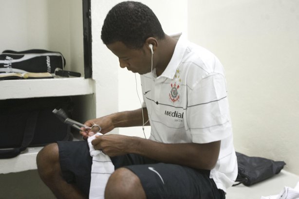 CORINTHIANS/SP X SAO CAETANO/SAO CAETANO DO SUL - nos vestiários antes da partida realizada esta noite no estádio do Pacaembu, zona oeste da cidade, válido pelo Campeonato Paulista de 2009
