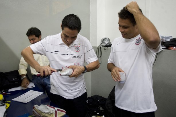 CORINTHIANS/SP X SAO CAETANO/SAO CAETANO DO SUL - nos vestiários antes da partida realizada esta noite no estádio do Pacaembu, zona oeste da cidade, válido pelo Campeonato Paulista de 2009