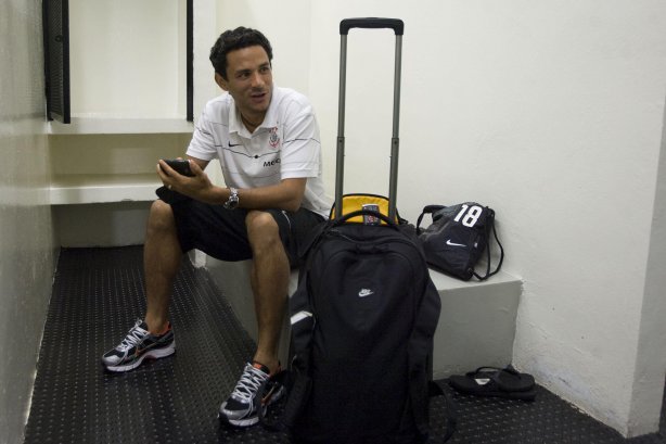 CORINTHIANS/SP X SAO CAETANO/SAO CAETANO DO SUL - nos vestiários antes da partida realizada esta noite no estádio do Pacaembu, zona oeste da cidade, válido pelo Campeonato Paulista de 2009