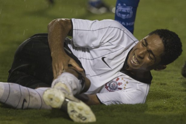 CORINTHIANS/SP X SAO CAETANO/SAO CAETANO DO SUL - em um lance da partida realizada esta noite no estádio do Pacaembu, zona oeste da cidade, válido pelo Campeonato Paulista de 2009