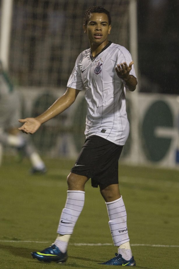 CORINTHIANS/SP X SAO CAETANO/SAO CAETANO DO SUL - em um lance da partida realizada esta noite no estádio do Pacaembu, zona oeste da cidade, válido pelo Campeonato Paulista de 2009