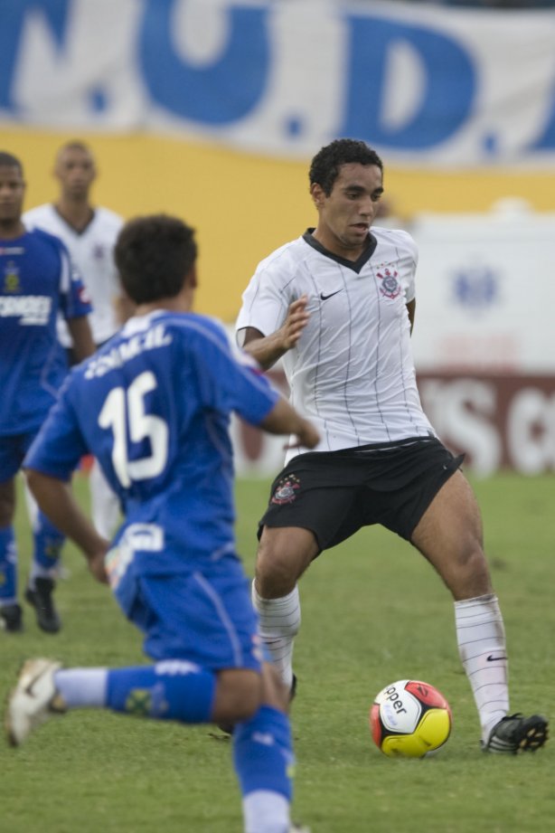 SANTO ANDRE/SP X CORINTHIANS/SP - em um lance da partida realizada esta tarde no estádio Bruno José Daniel, em Santo André, válido pelo Campeonato Paulista de 2009